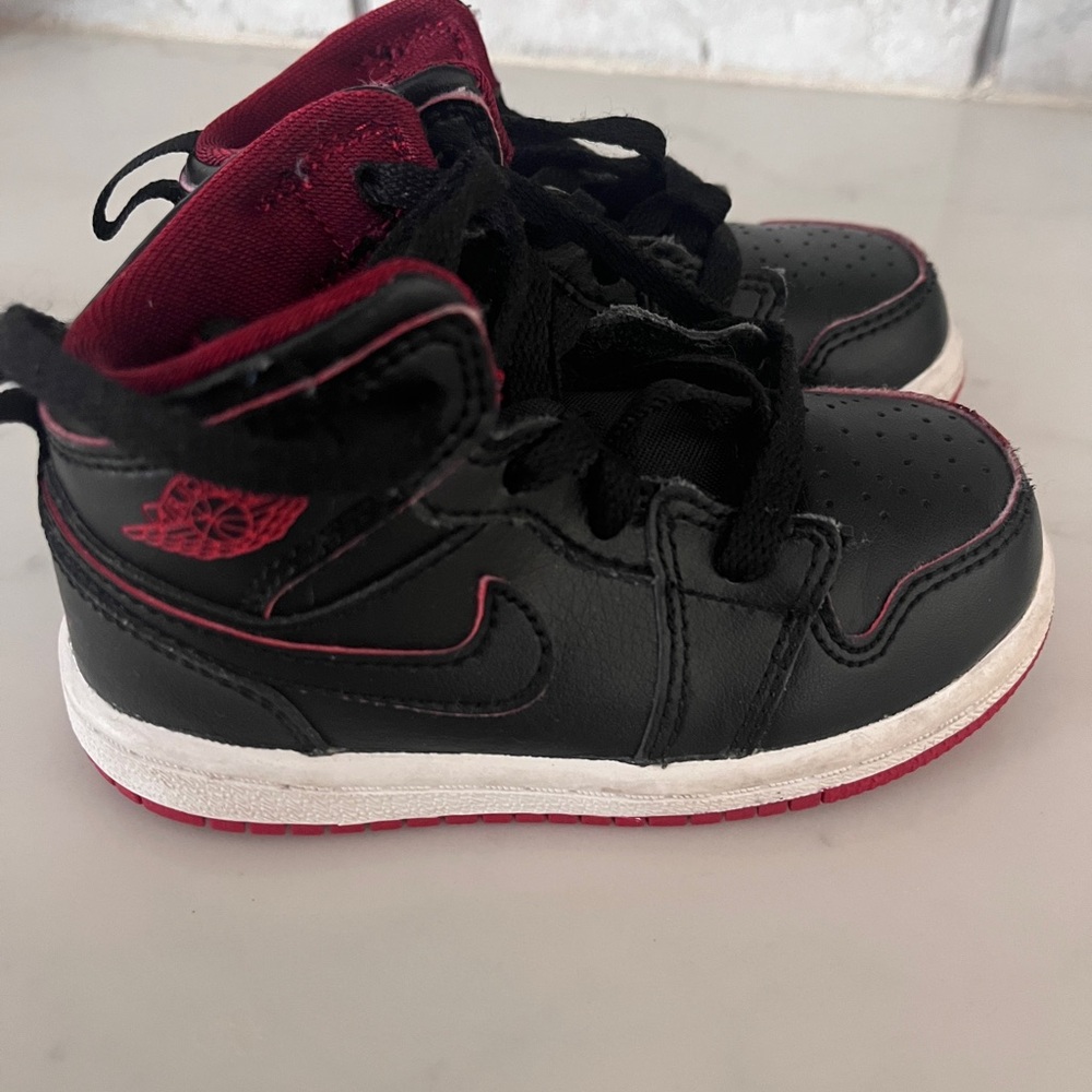 Jordan baby toddler Kids Black and Red Sneakers us 6c